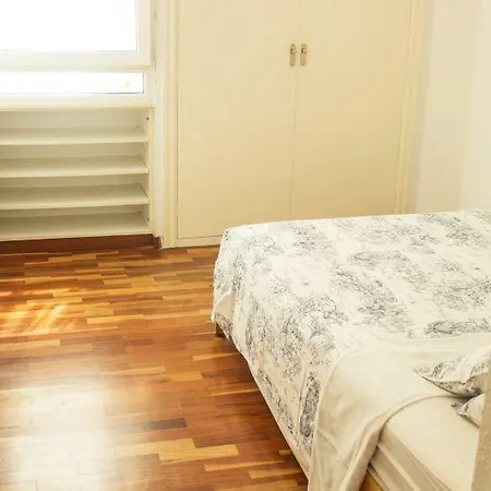 Sweet Bcn Three Bedroom Apartment