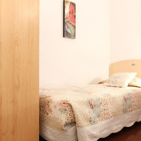 Apartment Sweet Bcn Three Bedroom